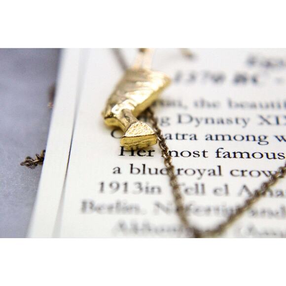 Nefertiti Necklace  Gold Tone Pendant and Earrings Berlin Museum Reproductions - Picture 6 of 9